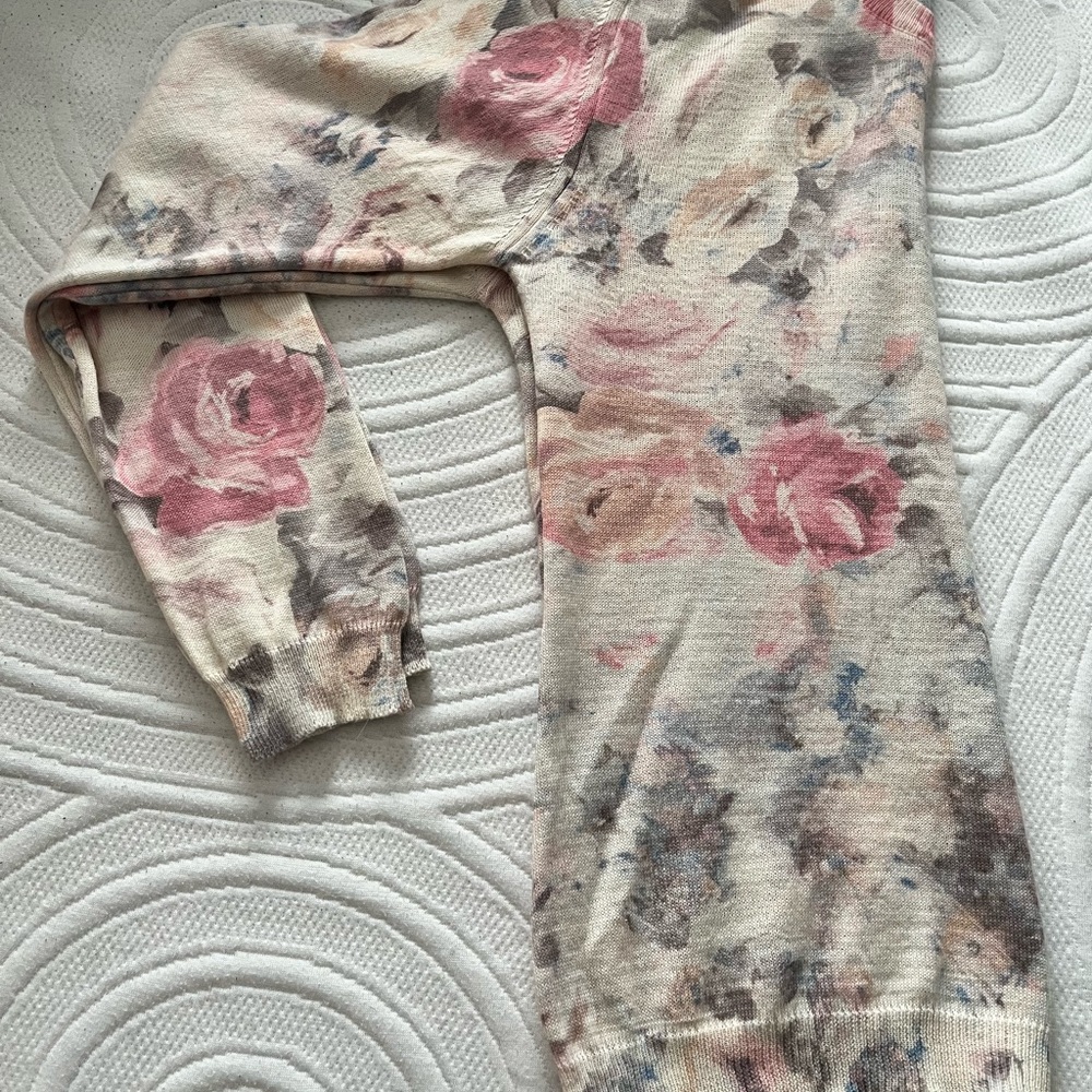 Sweater Made in Italy with vintage flower design